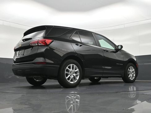 Used 2022 Chevrolet Equinox LS w/ LS Convenience Package FWD image 27