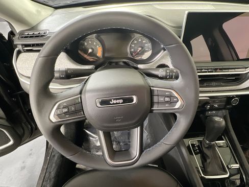 Used 2022 Jeep Compass Latitude image 11