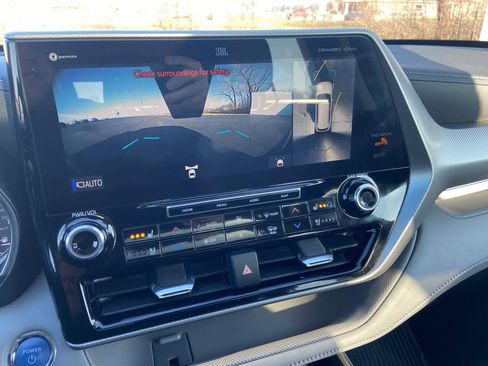 Used 2022 Toyota Highlander Platinum image 16