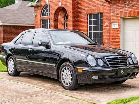 Used 2001 Mercedes-Benz E 320 4MATIC Sedan image 2