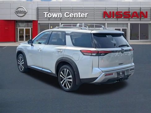 Certified 2025 Nissan Pathfinder Platinum w/ Cargo Package FWD image 5