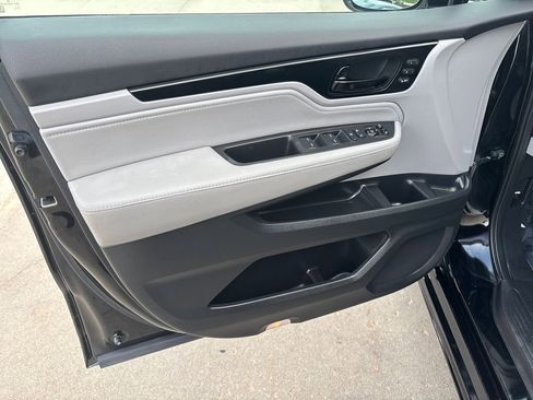 Used 2018 Honda Odyssey Elite image 13