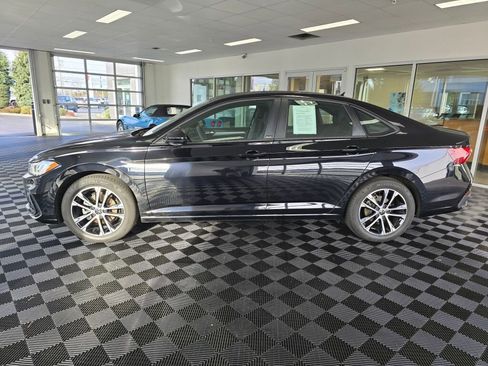 Used 2025 Volkswagen Jetta Sport image 6