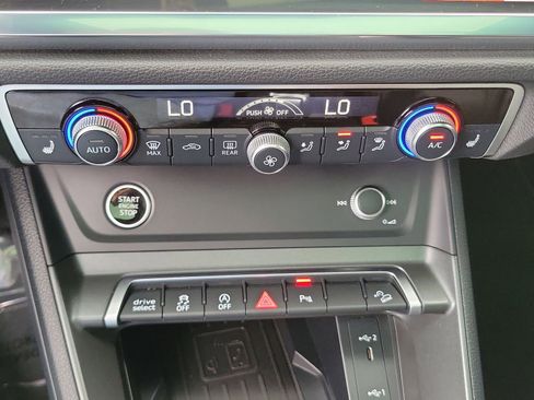 Used 2024 Audi Q3 2.0T Premium Plus image 29