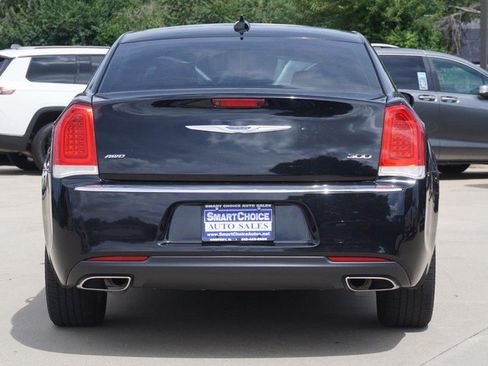 Used 2018 Chrysler 300 Limited AWD/4WD image 4