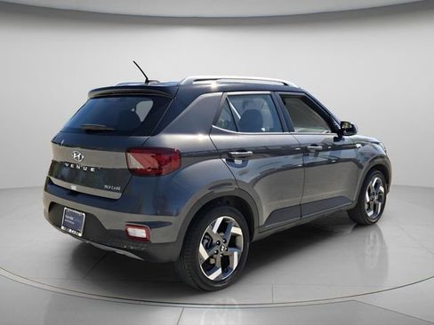 Certified 2025 Hyundai Venue Limited FWD image 7