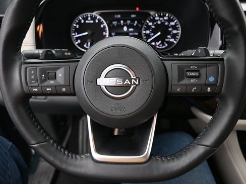 Used 2025 Nissan Pathfinder SL image 13