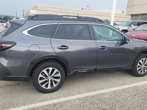 Used 2025 Subaru Outback Premium AWD/4WD image 4