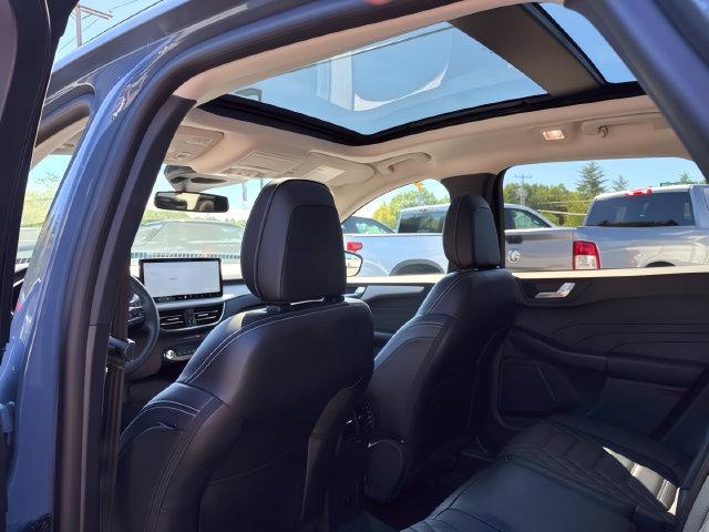 Used 2024 Ford Escape Platinum w/ Premium Technology Package AWD/4WD image 17