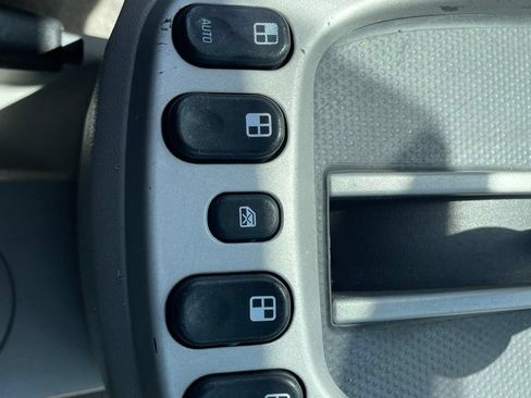 Used 2005 Chevrolet Equinox LS w/ Preferred Equipment Group FWD image 14