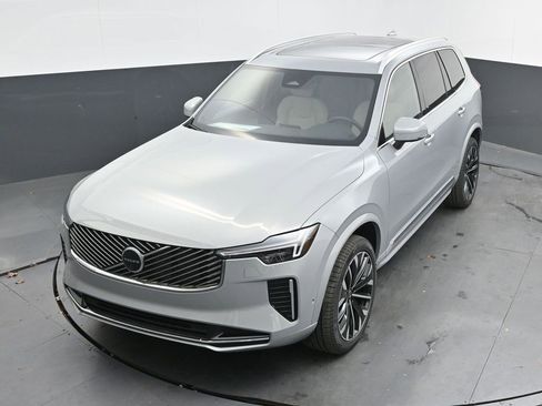 New 2026 Volvo XC90 B6 Plus w/ Protection Package Premier image 32