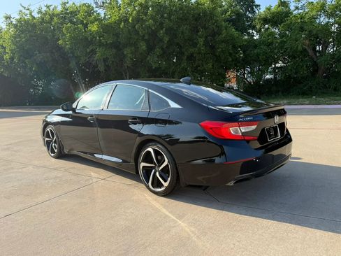 Used 2018 Honda Accord Sport image 4