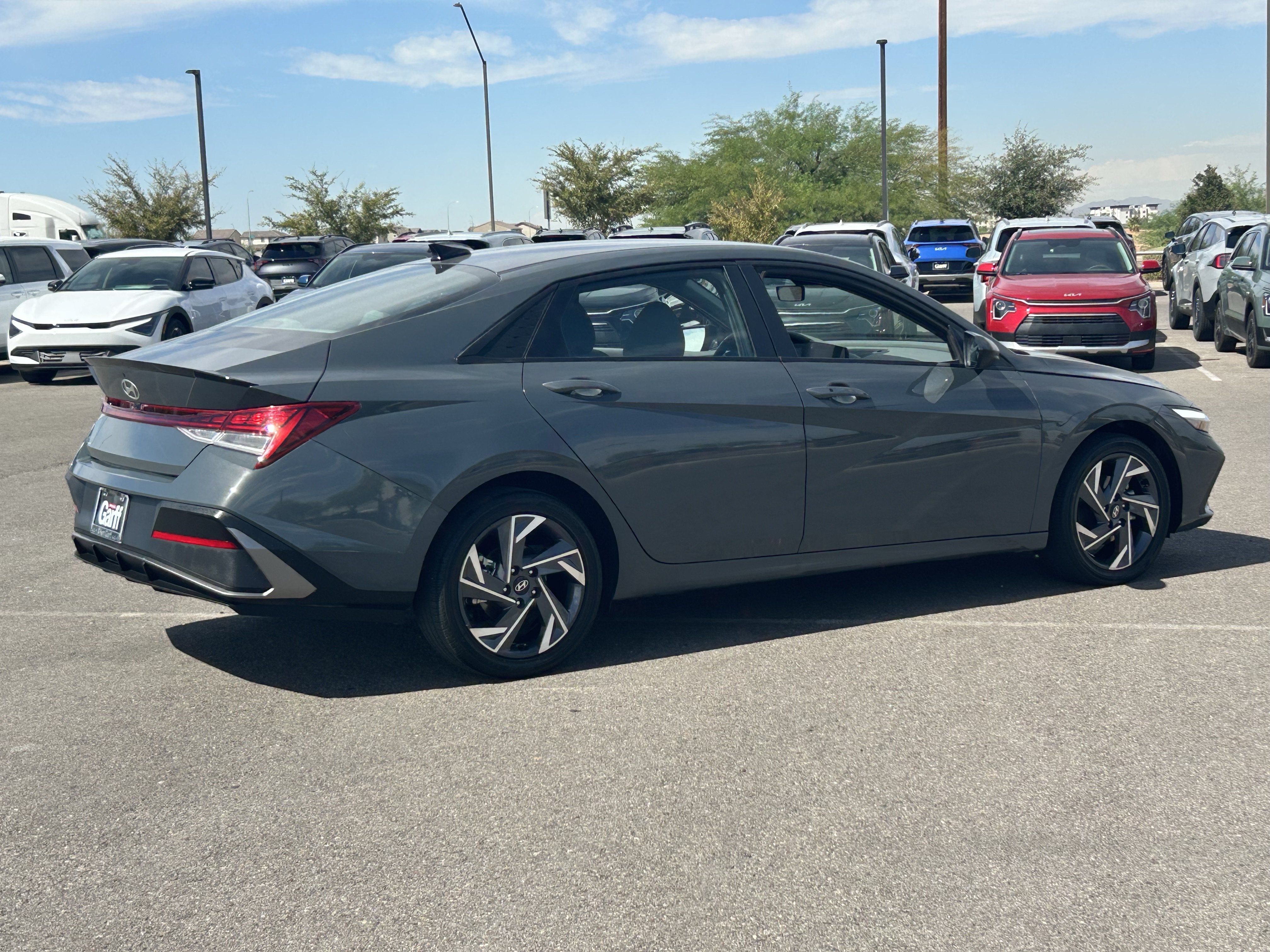 Used 2025 Hyundai Elantra SEL FWD image 5