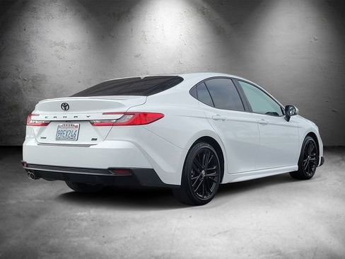 Used 2025 Toyota Camry SE FWD image 3