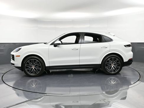 Certified 2025 Porsche Cayenne Coupe AWD/4WD image 2