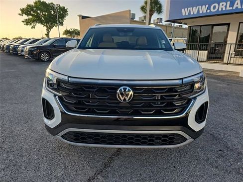 Used 2025 Volkswagen Atlas Cross Sport SE w/ Panoramic Sunroof Package image 2