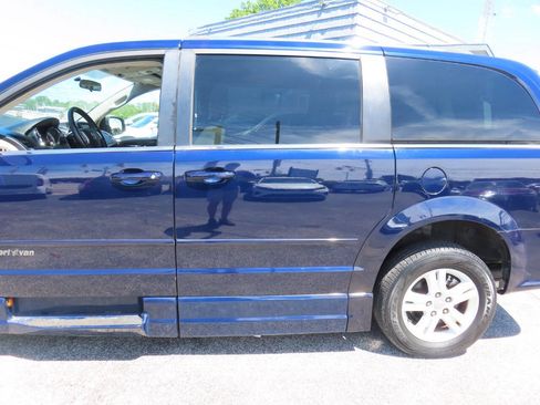 Used 2012 Dodge Grand Caravan Crew w/ Crew Value Pkg FWD image 32