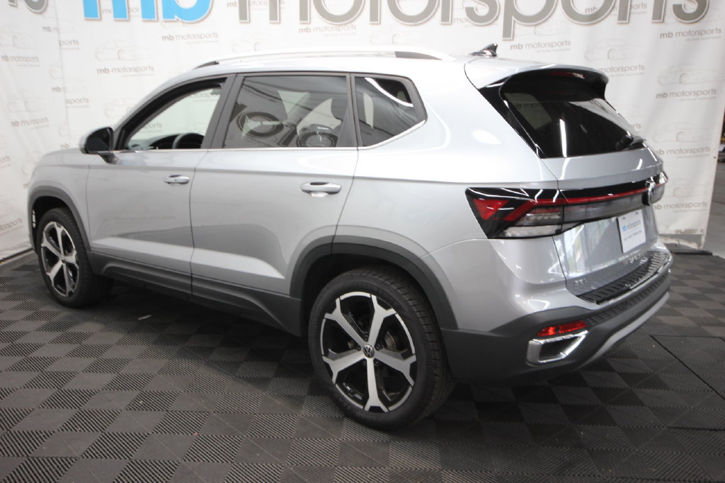 Used 2025 Volkswagen Taos SEL AWD/4WD image 3