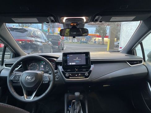 Used 2025 Toyota Corolla SE w/ Convenience Package image 13