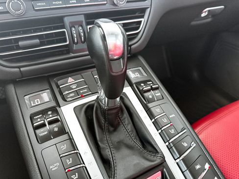 Used 2020 Porsche Macan AWD/4WD image 19
