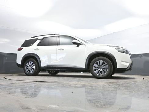 Used 2025 Nissan Pathfinder SV AWD/4WD image 46