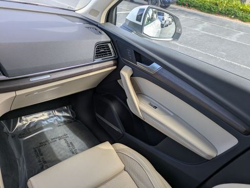 Used 2021 Audi Q5 Prestige AWD/4WD image 16