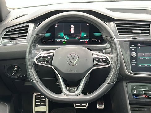 Used 2023 Volkswagen Tiguan SE R-Line image 29