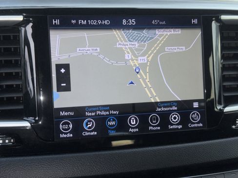 Used 2020 Chrysler Pacifica Touring-L image 16