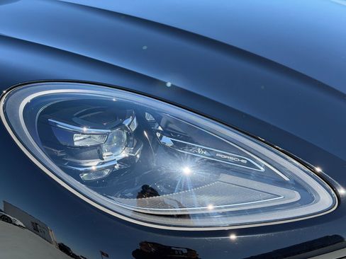 Certified 2025 Porsche Macan image 12