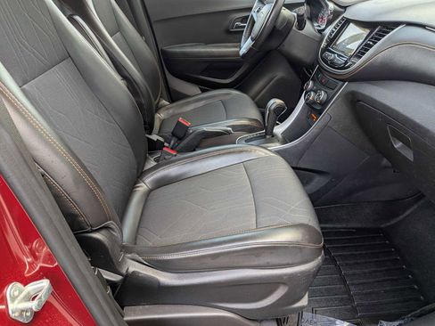 Used 2019 Chevrolet Trax LT w/ LT Convenience Package image 18
