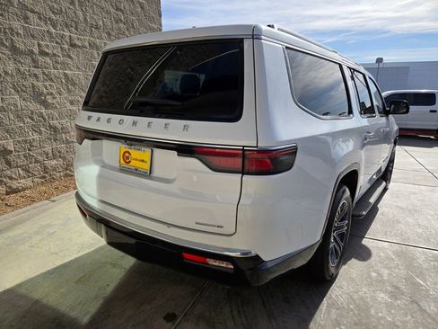 Used 2024 Jeep Wagoneer L Series II w/ Flexible Seating Group AWD/4WD image 5