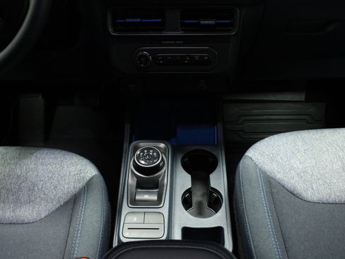 Used 2025 Ford Maverick XLT image 17