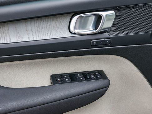 New 2026 Volvo XC40 B5 Plus w/ Protection Package Premier image 31