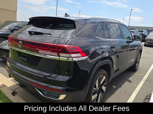 Used 2025 Volkswagen Atlas Cross Sport SE FWD image 9