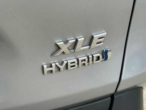 Used 2021 Toyota RAV4 XLE w/ Convenience Package AWD/4WD image 14