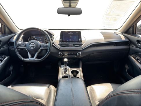 Used 2024 Nissan Altima 2.5 SR FWD image 12