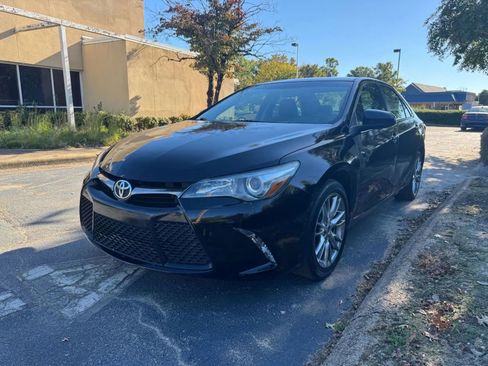 Used 2016 Toyota Camry SE FWD image 2
