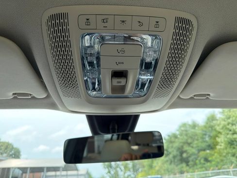 Used 2022 Mercedes-Benz GLB 250 w/ Premium Package image 30