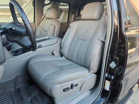 Used 2006 Chevrolet Avalanche Z66 w/ Sun And Sound Package image 79