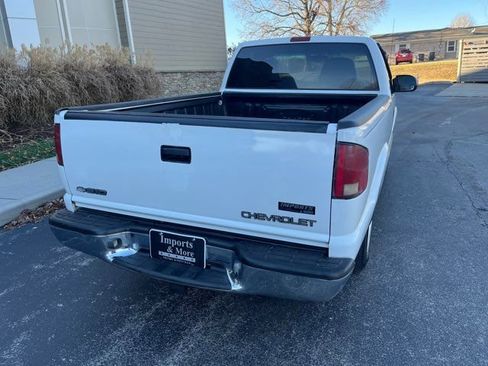 Used 2001 Chevrolet S10 Pickup LS w/ Preferred Equipment Group image 13