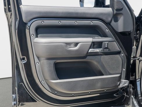 New 2025 Land Rover Defender 110 X-Dynamic SE image 12