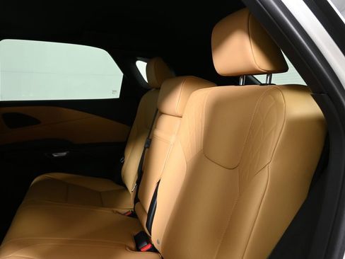 Used 2025 Lexus RX 350 Premium w/ Convenience Package image 4
