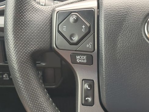 Used 2017 Toyota Tacoma TRD Sport w/ Tow Package (A/T) AWD/4WD image 23