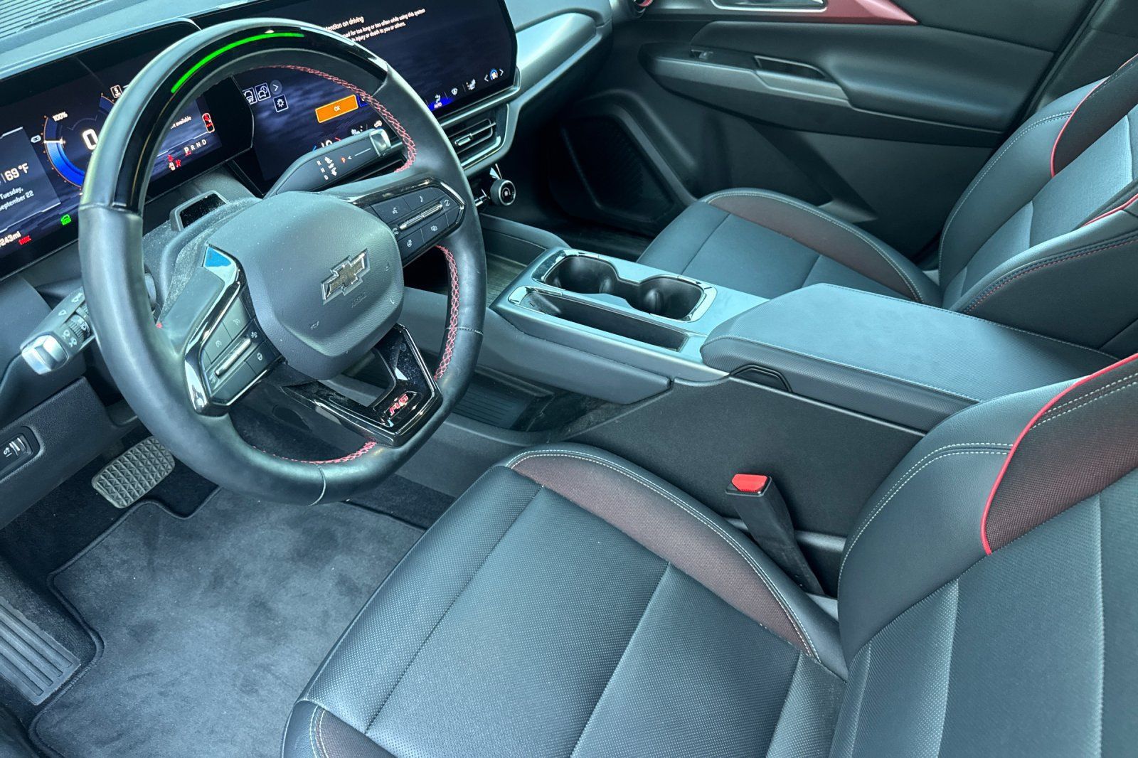 Used 2024 Chevrolet Equinox EV RS FWD image 11