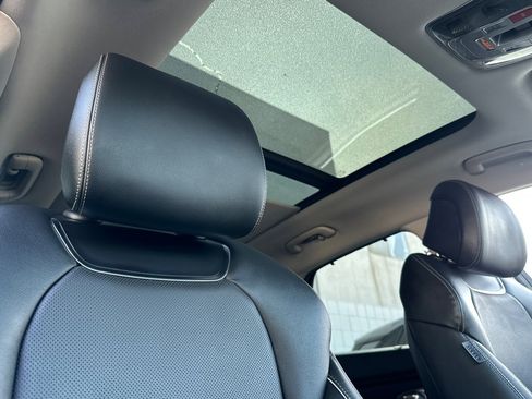 Used 2023 Genesis GV70 2.5T w/ Advanced Package image 18