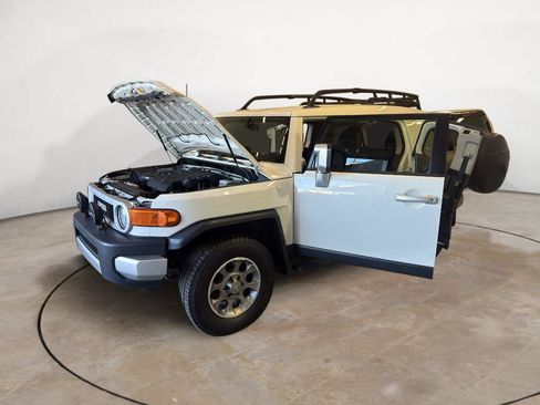 Used 2012 Toyota FJ Cruiser 4WD w/ Upgrade Pkg image 11