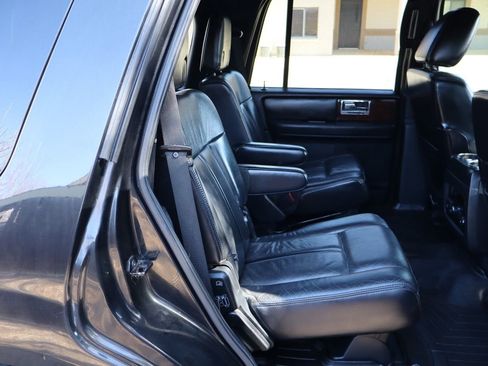 Used 2015 Lincoln Navigator 4WD image 23