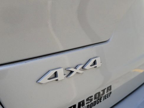 Used 2024 Jeep Grand Cherokee Summit w/ Luxury Tech Group V image 11