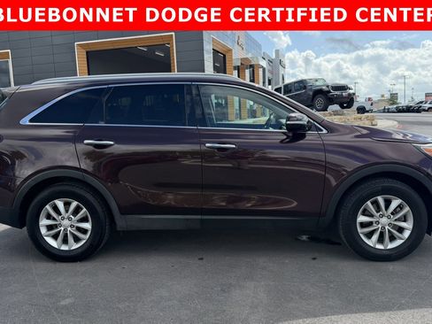 Used 2016 Kia Sorento FWD w/ LX Convenience Package image 4