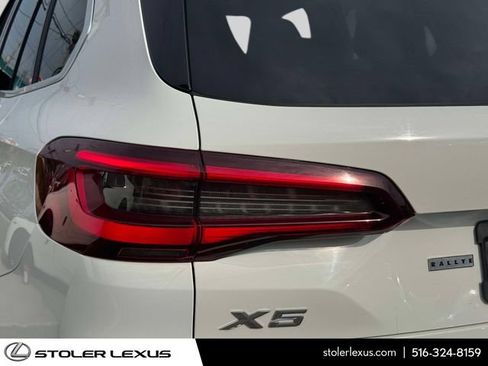 Used 2022 BMW X5 xDrive40i w/ Premium Package AWD/4WD image 14